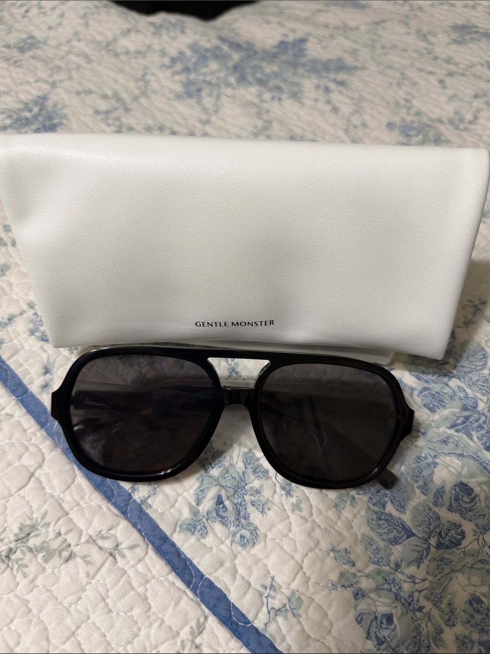 GENTLE MONSTER Black Oversized Aviator Sunglasses